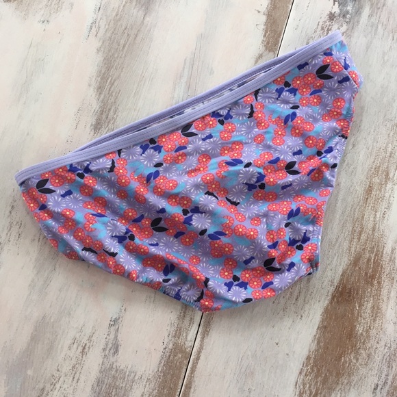 2 Piece Tea Swimsuit - Picture 6 of 7